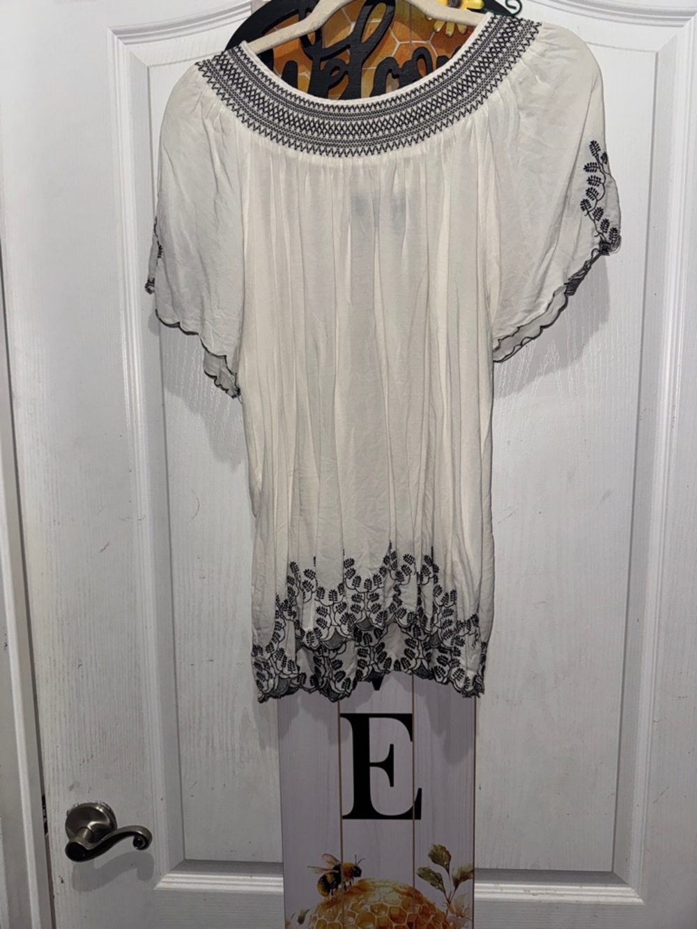 Lane Bryant NWOT size 14/16  Embroidered White Peasant Blouse